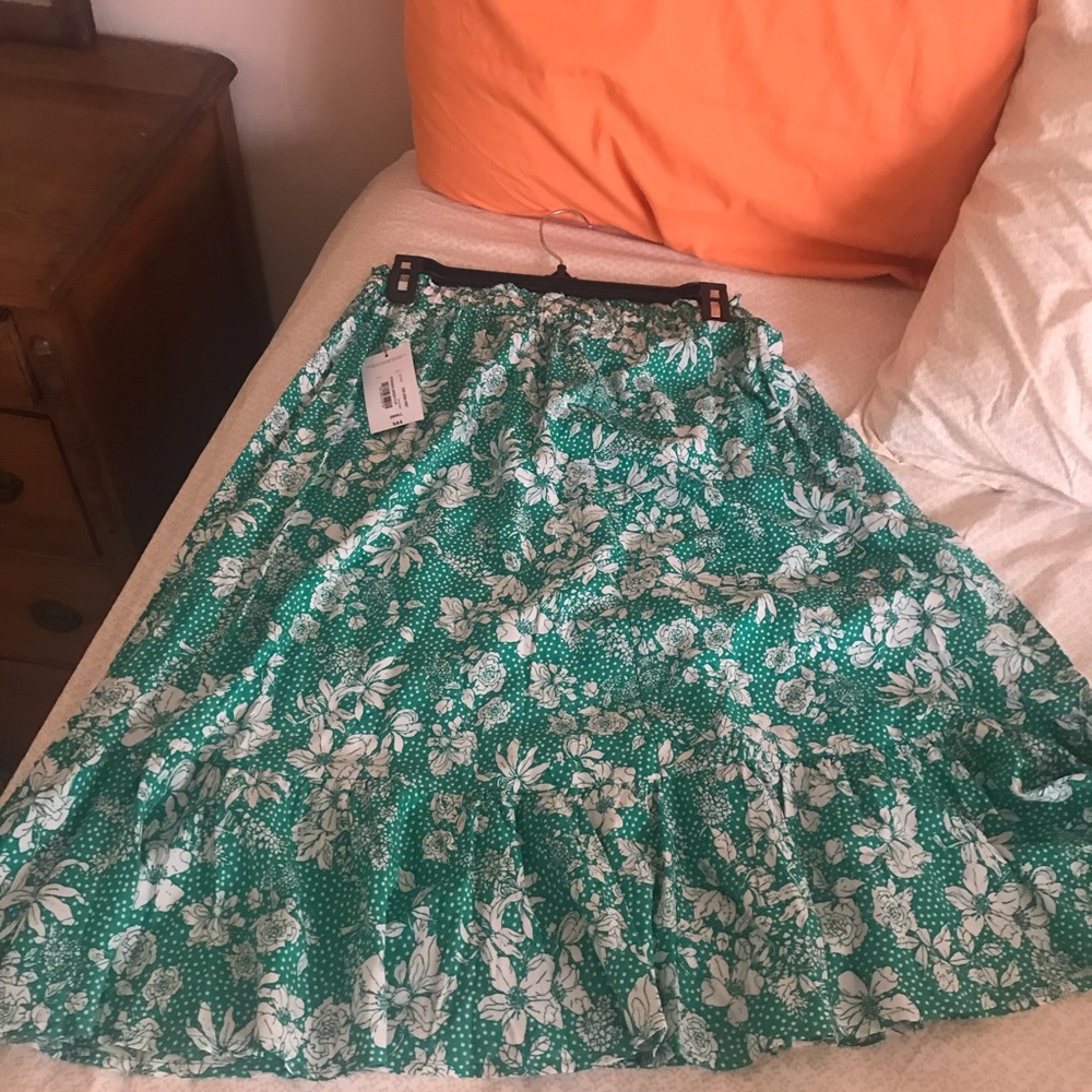 Float brand new with tags skirt.